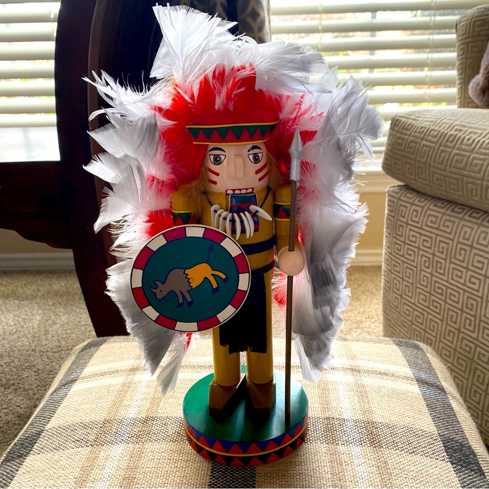 Nutcracker Village INDIAN CHIEF 11" Tall 2000 Limited Edition Rare
